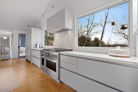 23 Pinecliff Dr, Marblehead, MA 01945 photo 5