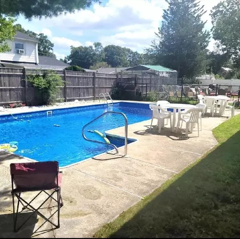 111 Ames Rd, Brockton, MA 02302