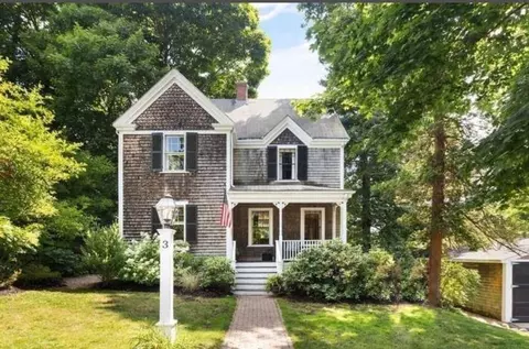 3 Rockland St, Wellesley, MA 02481