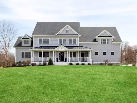 11 Summit Pointe Dr, Holliston, MA 01746