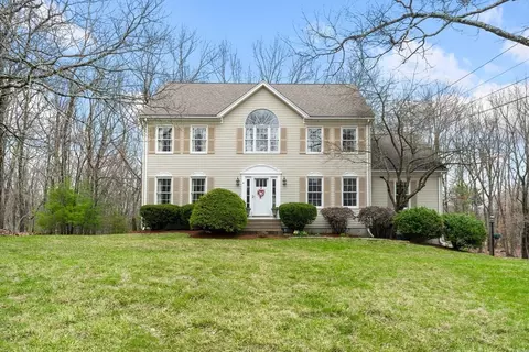 4 Harrison Pl, Franklin, MA 02038