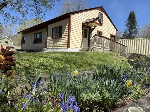 300 Main Rd, Colrain, MA 01340