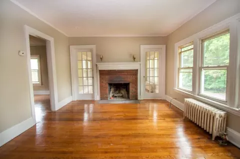 Living - 127-129 Olmsted Dr, Springfield, MA 01108 photo 3 of 3
