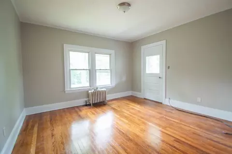 Living - 127-129 Olmsted Dr, Springfield, MA 01108 photo 2 of 3