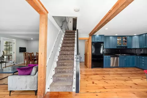 37 Walnut St, Gloucester, MA 01930 photo 4
