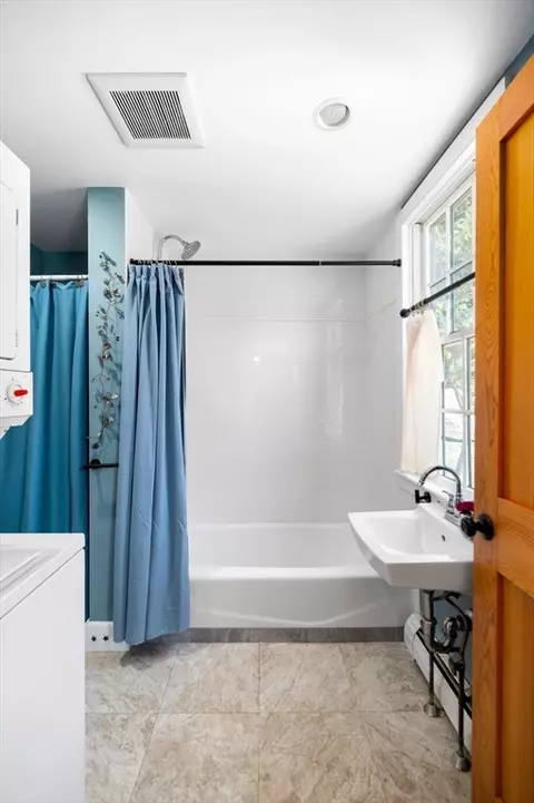 37 Walnut St, Gloucester, MA 01930 photo 8