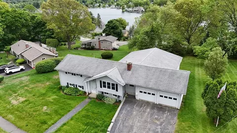 21 Champlain Dr, Hudson, MA 01749 photo 1