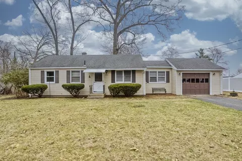 499 Franklin St Ext, Agawam, MA 01001