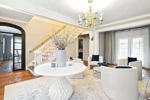 Entry Way - 346 Maple St, Springfield, MA 01105 photo 1 of 4