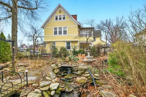 Exterior - 346 Maple St, Springfield, MA 01105 photo 7 of 8