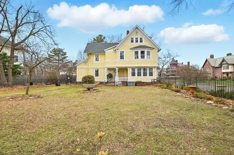 346 Maple St, Springfield, MA 01105