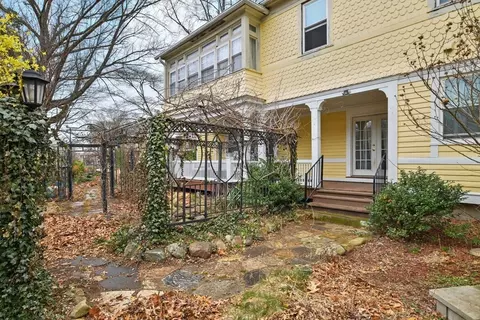 Exterior - 346 Maple St, Springfield, MA 01105 photo 4 of 8