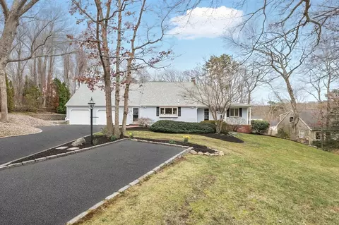 5 Horseshoe Cir, Sandwich, MA 02563