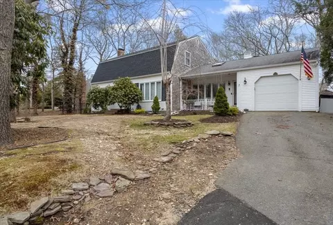 7 Burnside St, Plymouth, MA 02360