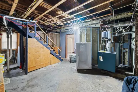 Entry Way - 161 Vale St, Fall River, MA 02724 photo 1 of 1