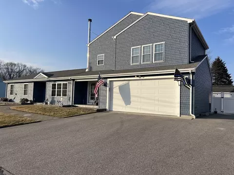 204 Riley Ave, Somerset, MA 02726