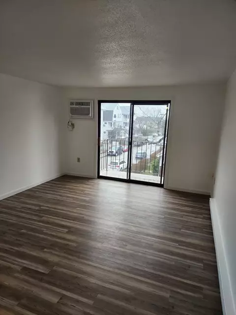 Living - 80 Stanton St #33, Worcester, MA 01605 photo 2 of 3