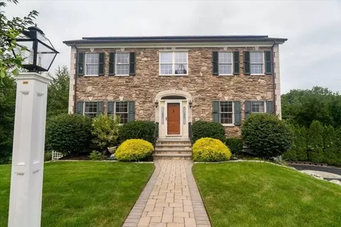 82 Hammersmith Dr, Saugus, MA 01906