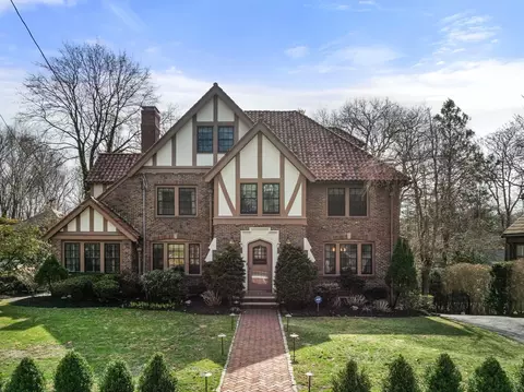 185 Valentine St, Newton, MA 02465