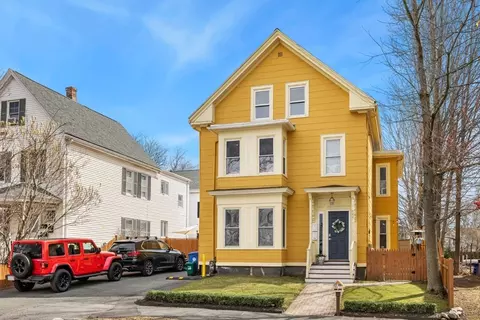52 Chestnut St, Wakefield, MA 01880