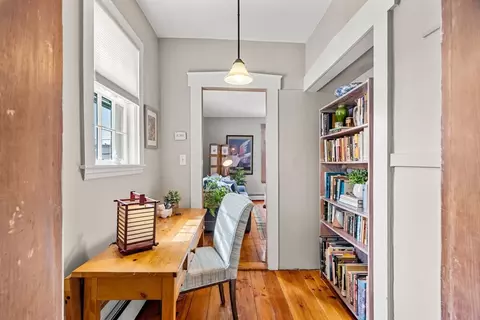 Entry Way - 7 Glover Sq #2, Marblehead, MA 01945 photo 2 of 4