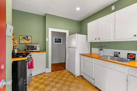 Kitchen - 7 Glover Sq #2, Marblehead, MA 01945 photo 4 of 4