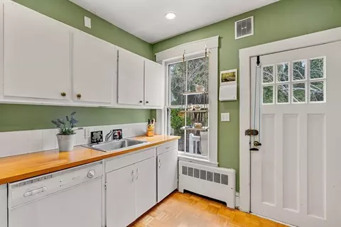 Kitchen - 7 Glover Sq #2, Marblehead, MA 01945 photo 2 of 4