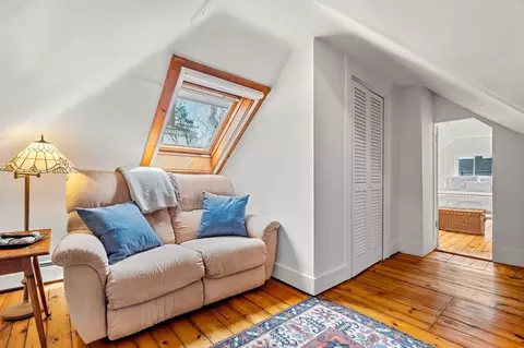 Entry Way - 7 Glover Sq #2, Marblehead, MA 01945 photo 4 of 4