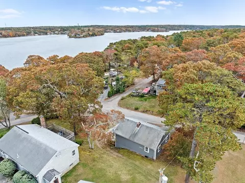 9 Pokonoket Rd, Plymouth, MA 02360
