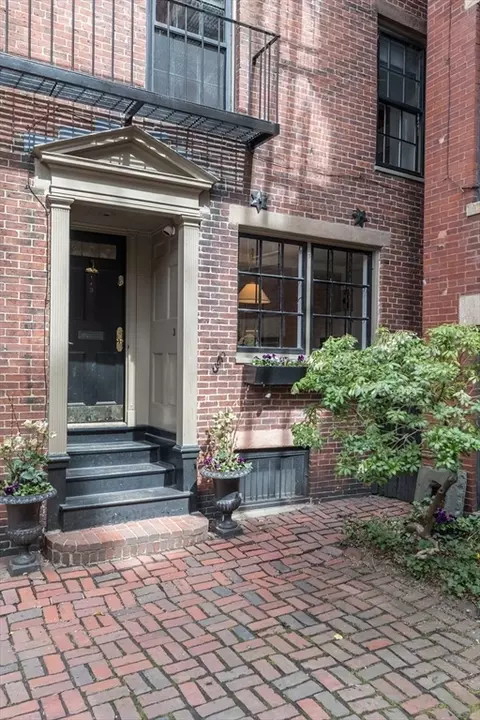 3 River Street Pl, Boston, MA 02108