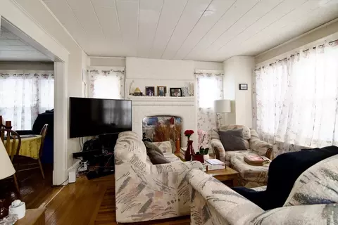 24 Longview St, Springfield, MA 01108 photo 3