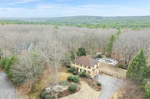 9 Thayer St, Upton, MA 01568 photo 2