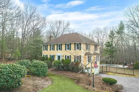 9 Thayer St, Upton, MA 01568