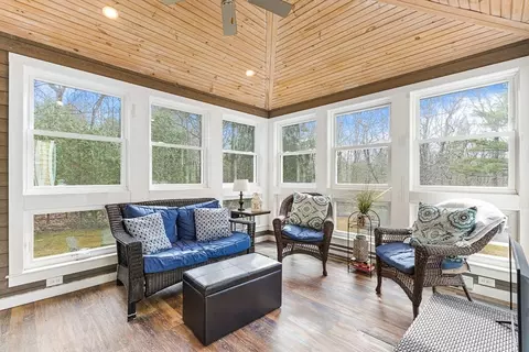 9 Thayer St, Upton, MA 01568 photo 5