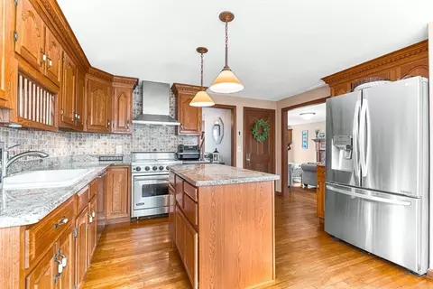 9 Thayer St, Upton, MA 01568 photo 6