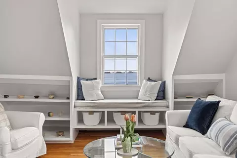 3 Circle St #3, Marblehead, MA 01945