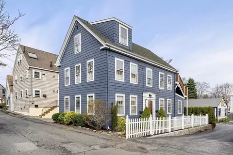 3 Circle St #3, Marblehead, MA 01945 photo 2