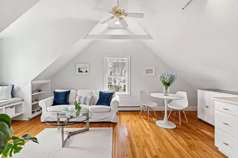 3 Circle St #3, Marblehead, MA 01945 photo 5