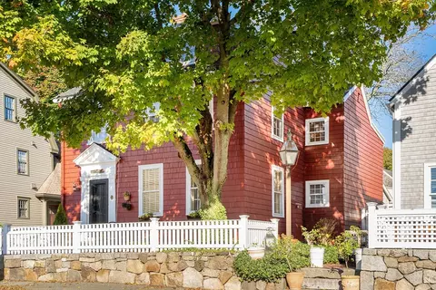 35 Central St, Manchester, MA 01944