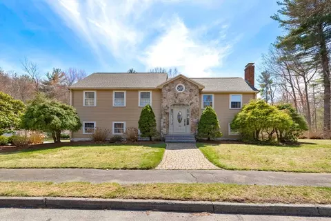 24 Hickory Ln, North Reading, MA 01864