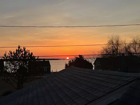 896 Sconticut Neck Rd, Fairhaven, MA 02719