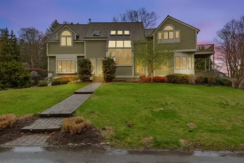 50 Susan Dr, Swansea, MA 02777