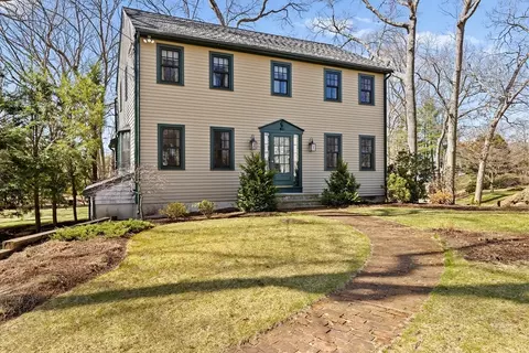 12 Andrew Isle Rd, Hingham, MA 02043