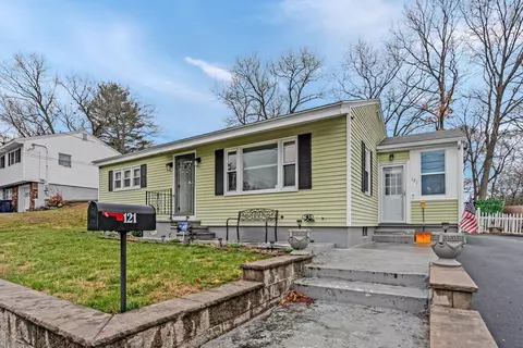 121 Old Meadow Rd, Dracut, MA 01826