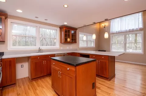 252 Wethersfield St, Rowley, MA 01969 photo 5