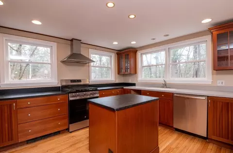 252 Wethersfield St, Rowley, MA 01969 photo 4