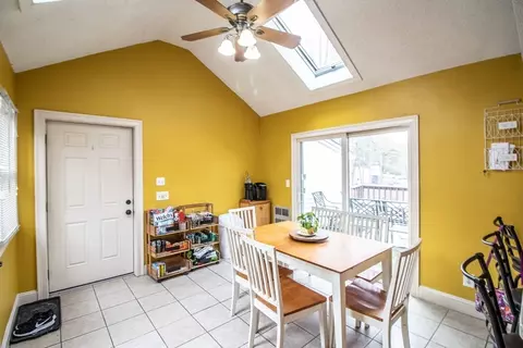 616 Cooley St, Springfield, MA 01128 photo 10
