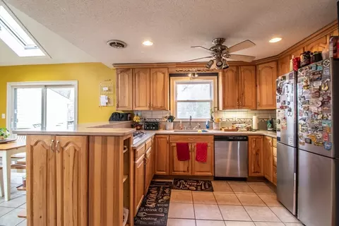 616 Cooley St, Springfield, MA 01128 photo 11