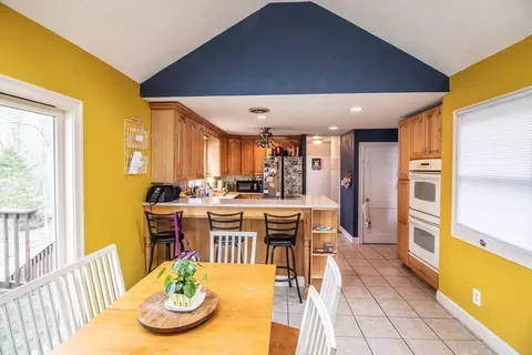 616 Cooley St, Springfield, MA 01128 photo 8