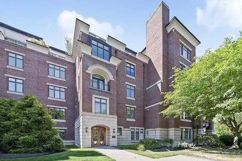 120 Seaver St #C304, Brookline, MA 02445